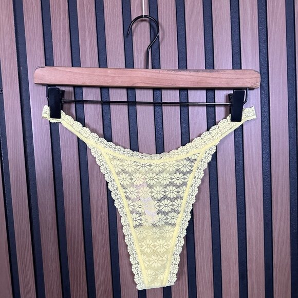 New Victoria's Secret Medium String Thong Medium Yellow Lace Flower Tanga - Picture 1 of 6